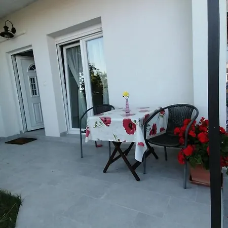 Leona Vidikovac, Apartament *